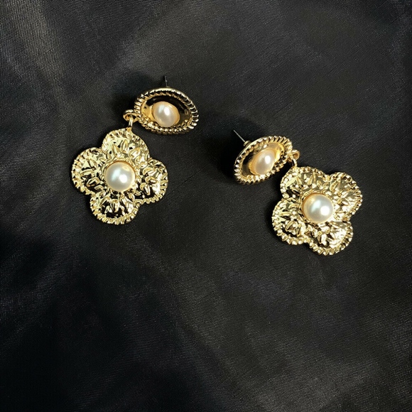 Lucky Four Leaf Clover Faux Pearl Gold Earrings - Picture 2 of 6